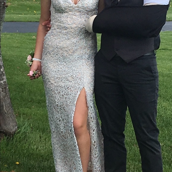 Evening gown barely used like new condition - Picture 1 of 7